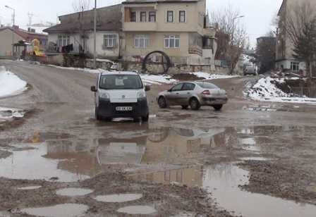Bu Yol Acil Çözüm Bekliyor