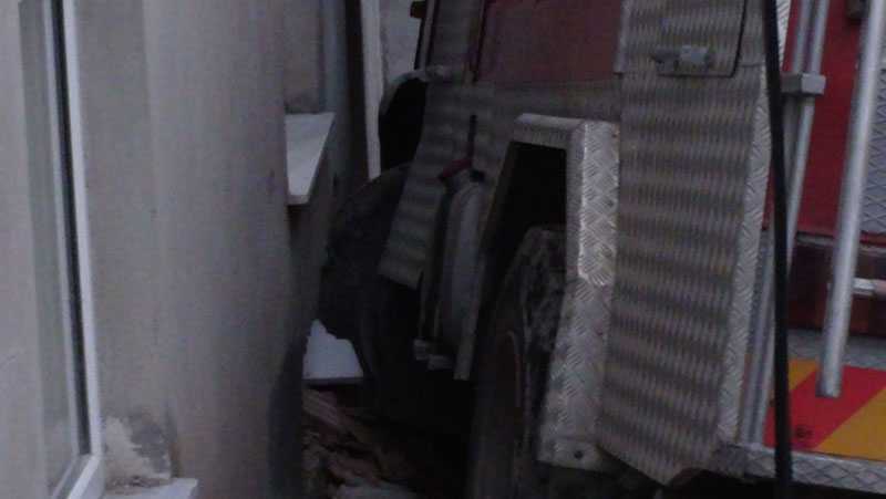 Yangından Dönerken Freni boşalınca İtfaiye Eve Çarparak Durdu 7