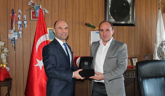 Demirözü Belediye Başkanı Selami Ersen'e Teşekkür Plaketi2
