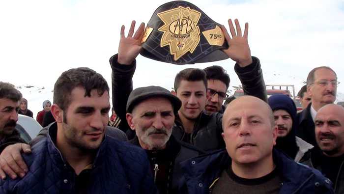 Dünya Şampiyonu Ana Ocağınd Böyle Karşılandı  11