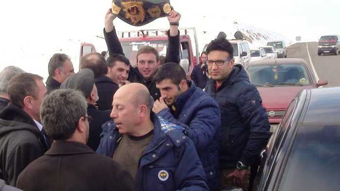 Dünya Şampiyonu Ana Ocağınd Böyle Karşılandı  4