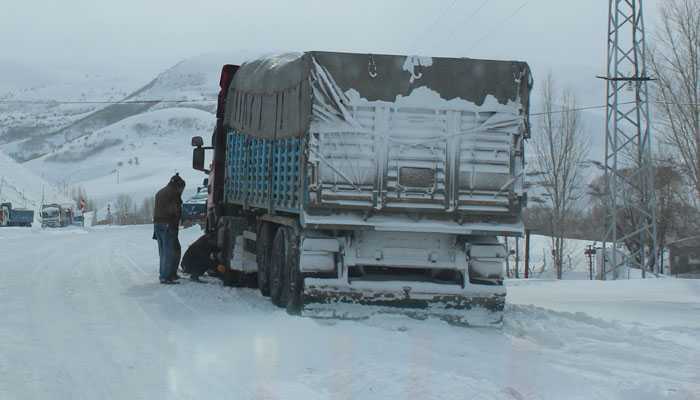 Kop Dağı Araçlara Geçit Vermiyor 2