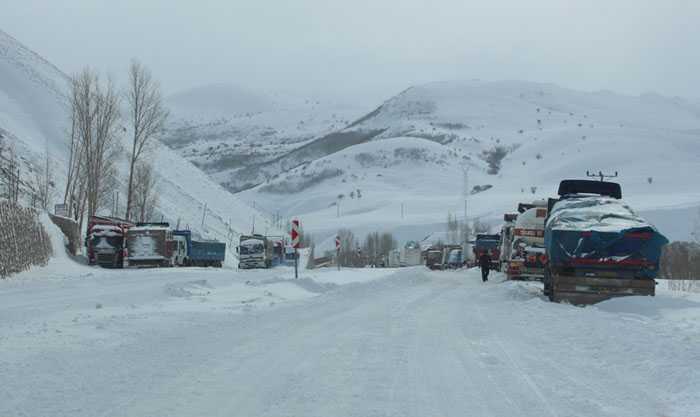 Kop Dağı Araçlara Geçit Vermiyor 3