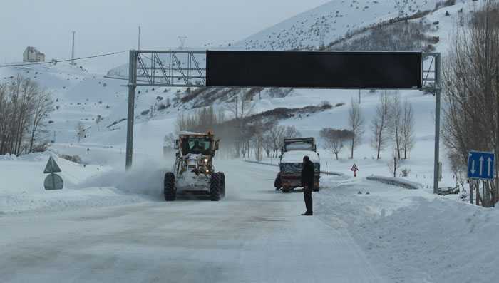 Kop Dağı Araçlara Geçit Vermiyor 4