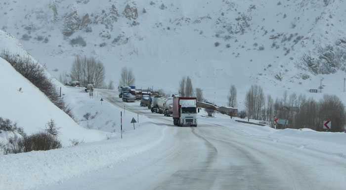 Kop Dağı Araçlara Geçit Vermiyor 5