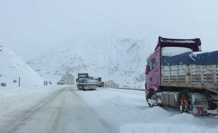Kop Dağı Araçlara Geçit Vermiyor 6
