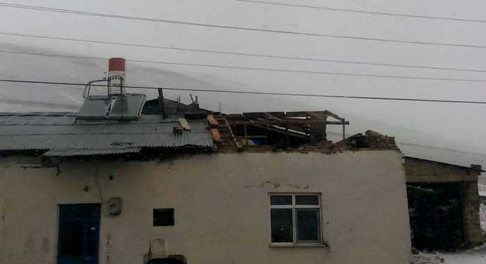 Rüzgar Demirözü İlçesinide Vurdu 11