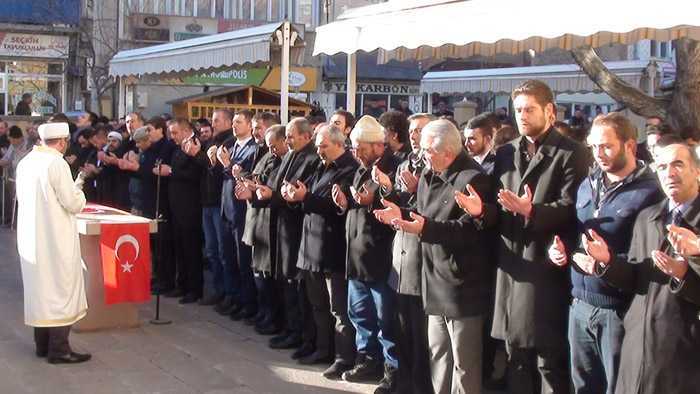Bayburt'ta Fırat Çakıroğlu İçin Gıyabi Cenaze Namazı Kılındı 3