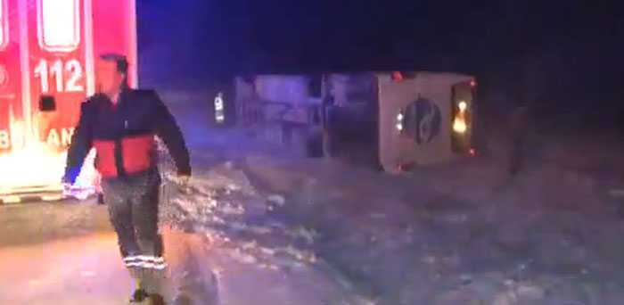 Devrilen Yolcu Otobüsünde 25 Kişi Yaralandı 6 copy