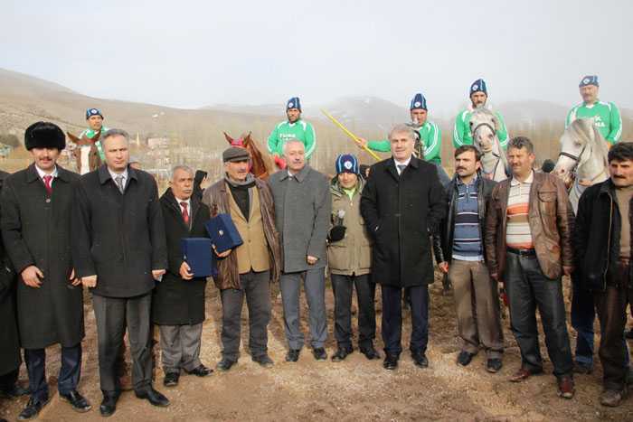 Kurtuluş Törenlerinin gözde atlı  sporu 13