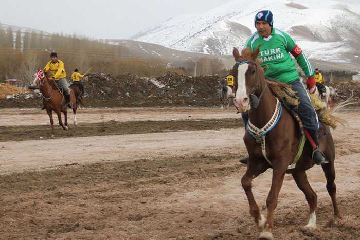Kurtuluş Törenlerinin gözde atlı  sporu 4