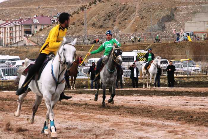 Kurtuluş Törenlerinin gözde atlı  sporu 7
