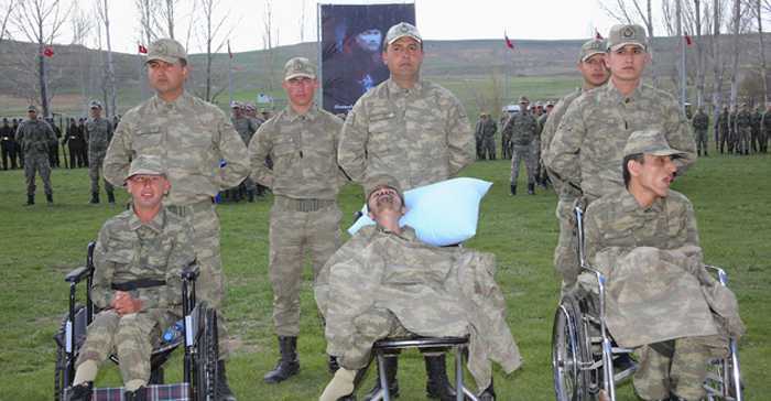 Bayburt'ta temsili askerlik uygulaması kapsamında 8 engelli üniforma giyip yemin etti.  (Abdulkadir Nişancı - Anadolu Ajansı)