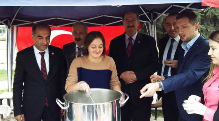 Bayburt Ülkü Ocakları Aşure Dağıttı