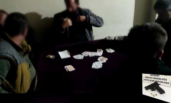 Kısıtlama günlerinde kahvehanede bulunan 12 kişiye ceza kesildi