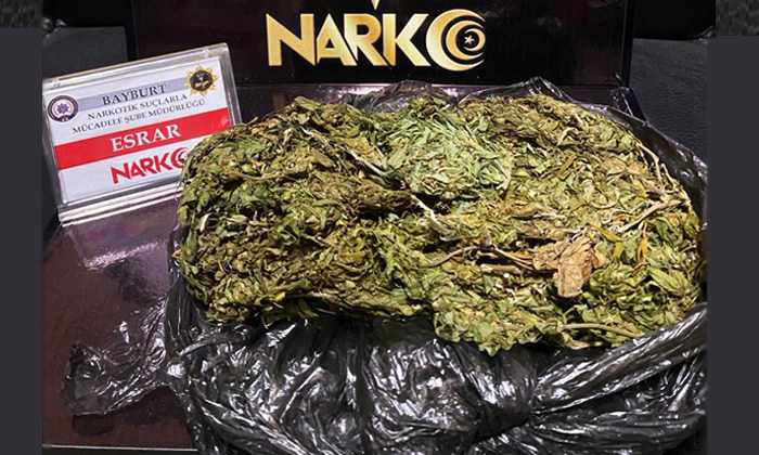 Bayburt’ta durdurulan araçta kubar esrar ele geçirildi