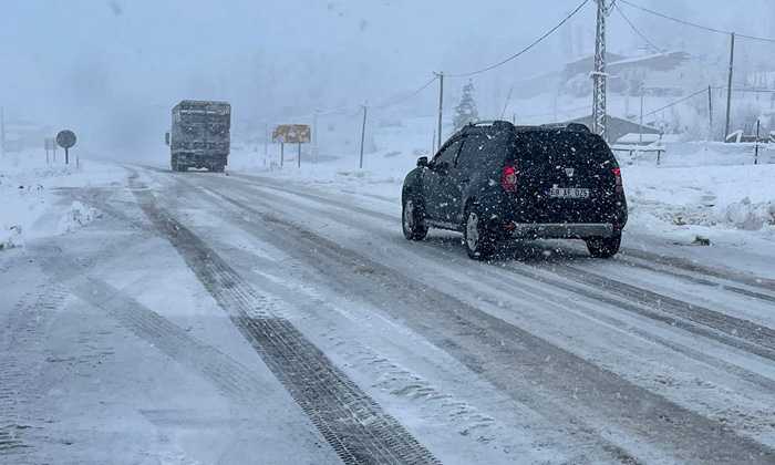 Kop Dağında ulaşıma kar engeli