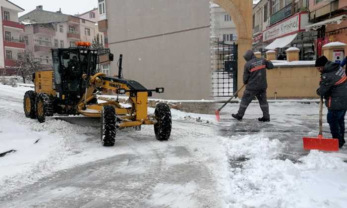Bayburt Belediyesi Kar Temizleme Çalışmalarını Aralıksız Sürdürüyor