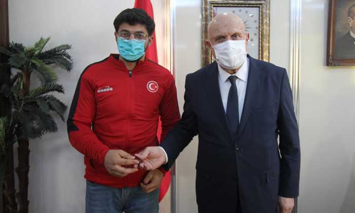 Dünya Şampiyonu Altınla Ödüllendirildi