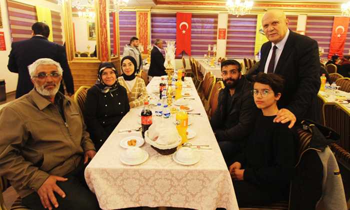 Pekmezci, şehit aileleri ve gaziler ile iftar yemeğinde bir araya geldi