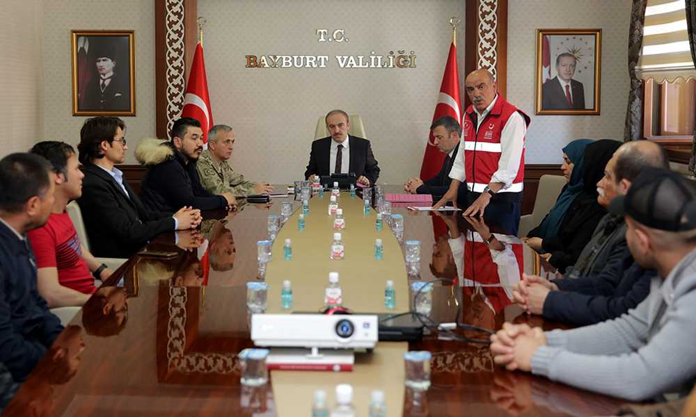 Vali Epcim, göçmen kanaat önderleriyle değerlendirme toplantısı yaptı