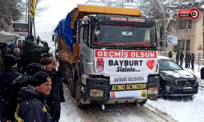 Bayburt’tan deprem bölgesine 15 yardım konvoyu dualarla uğurlandı
