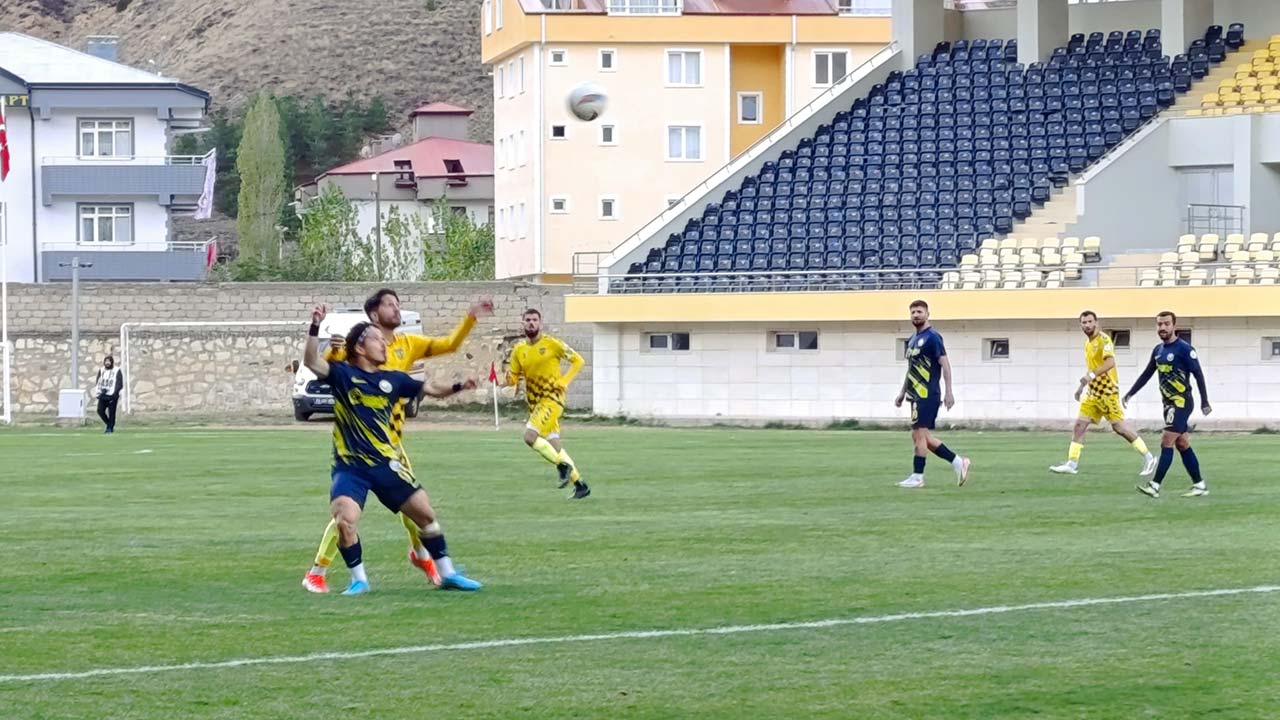 Bayburt Özel İdarespor, Küçük Çekmece Sinopspor’a 3-0 Mağlup Oldu