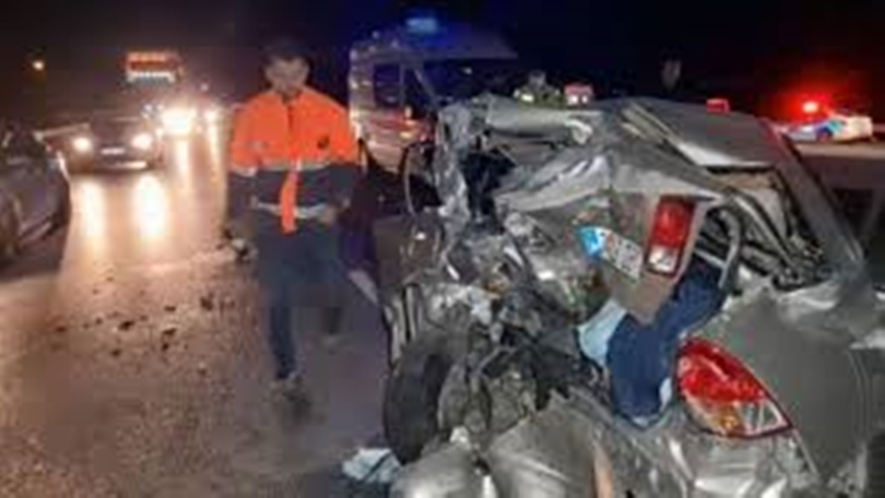 Ambulans ve otomobil kazasında 1 kişi öldü 5 kişi yaralandı