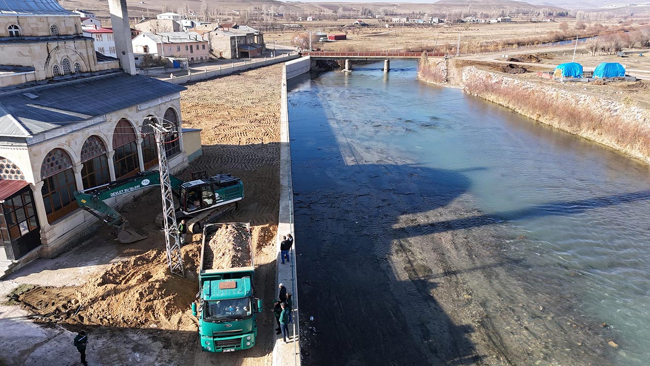 Bayburt’ta Pönserek Deresi Islah Çalışmaları Hızla İlerliyor