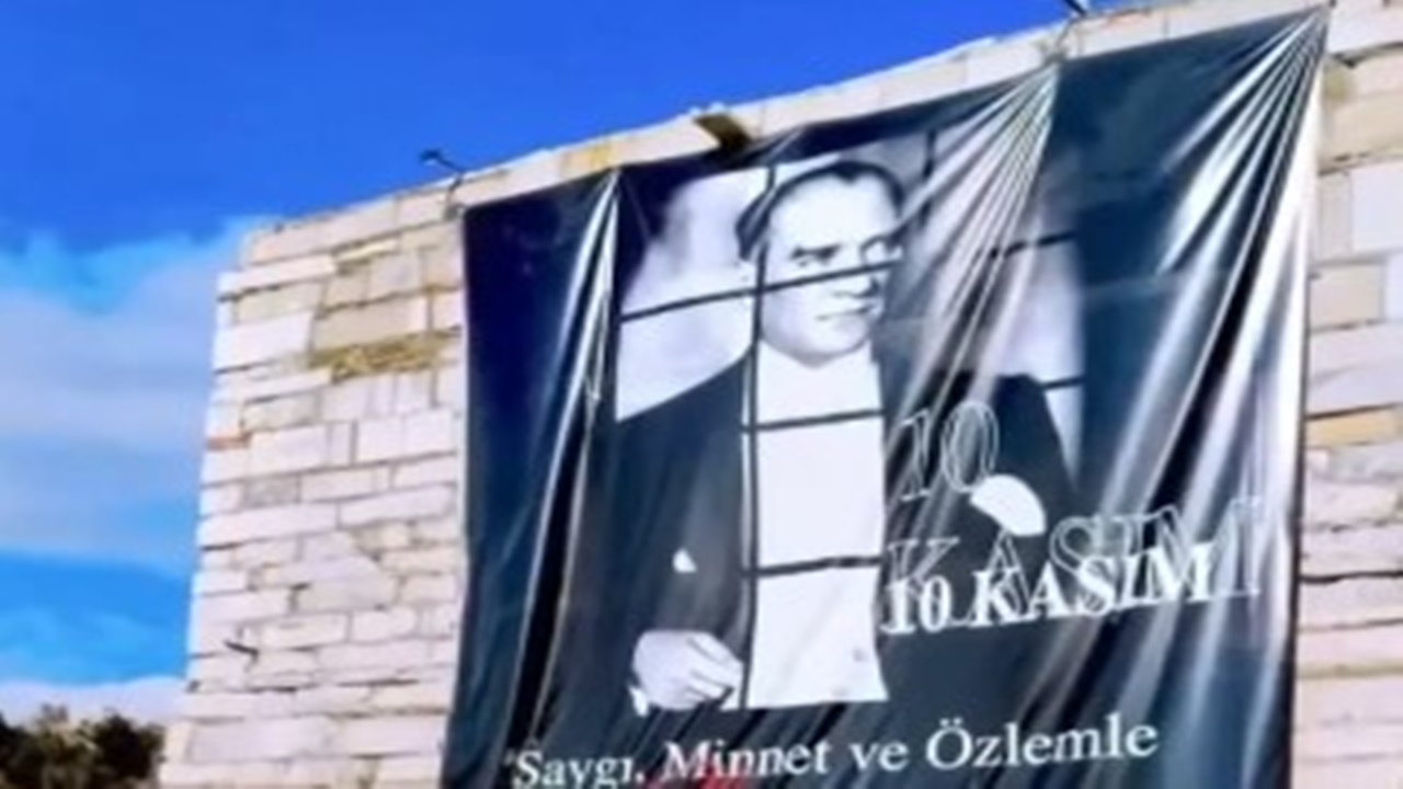 Gelibolu Belediyesi Atatürk afişi nedeniyle tepki aldı jet hızıyla açıklama geldi