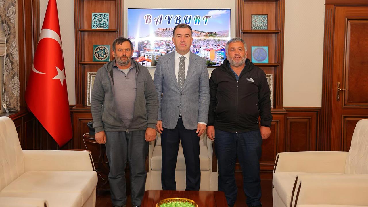 Şehit Babası Bayburt Valisi Mustafa Eldivan’ı Ziyaret Etti