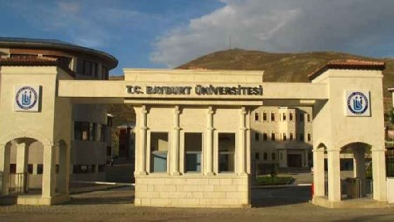 Bayburt Üniversitesi Rektörüne uluslararası alanda ödül