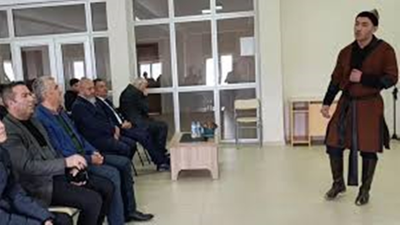 Bayburt’ta lise öğrencileri tarihi kişilikleri canlandırdı