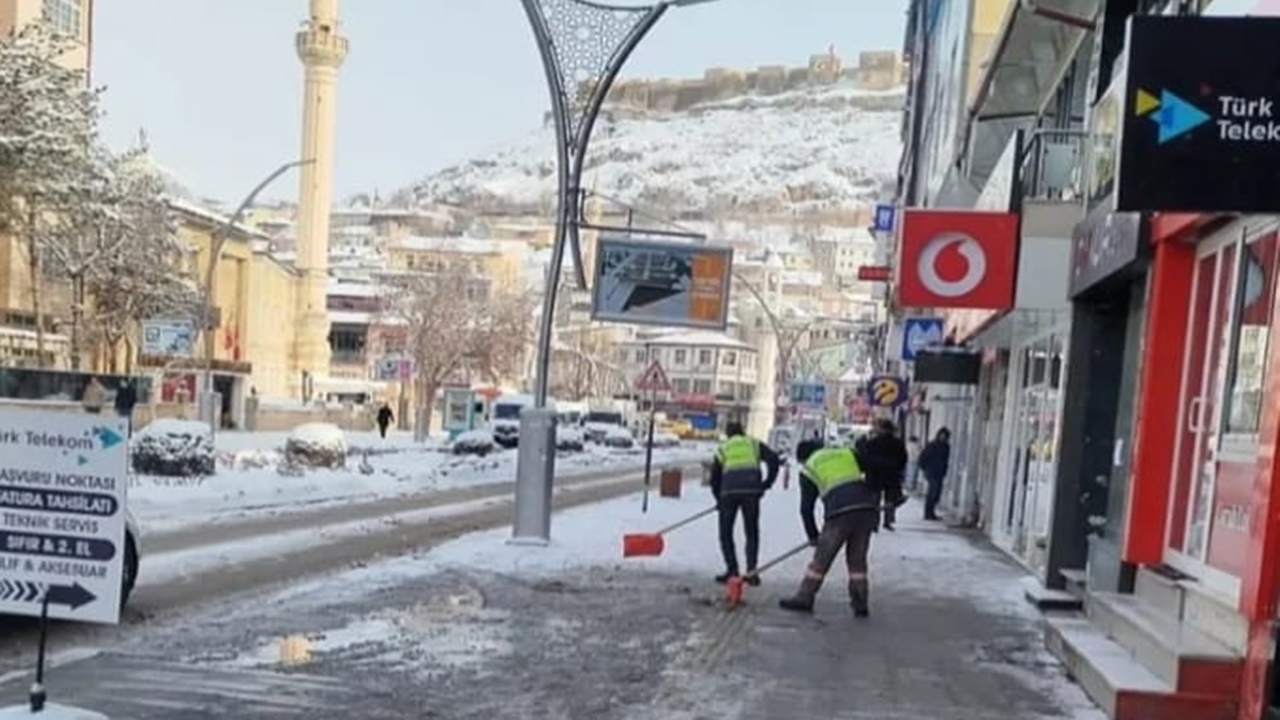 Bayburt Belediyesi’nde karla mücadele devam ediyor! Ekipler sahada