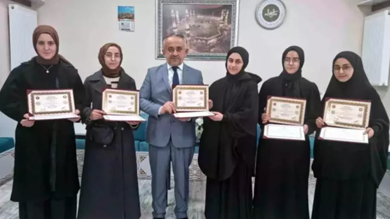 Bayburt’ta hafızlık belgeleri takdim töreni!