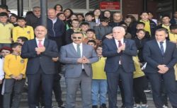 Bayburt Şehitler Ortaokulu’nda Tübitak Bilim Fuarı açıldı