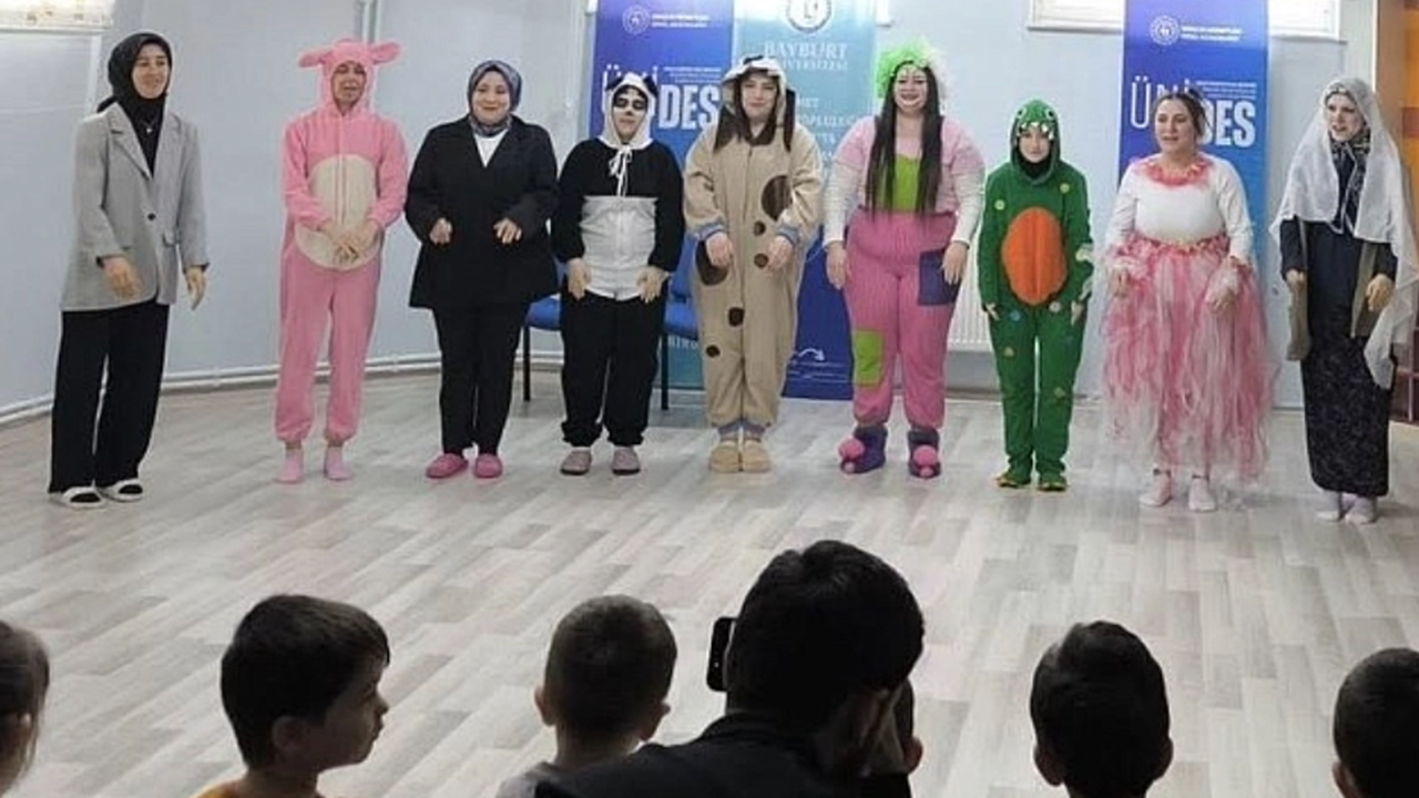 Bayburt’ta anaokulu öğrencilerine kitap sevgisi aşılamak amacıyla etkinlik düzenlendi