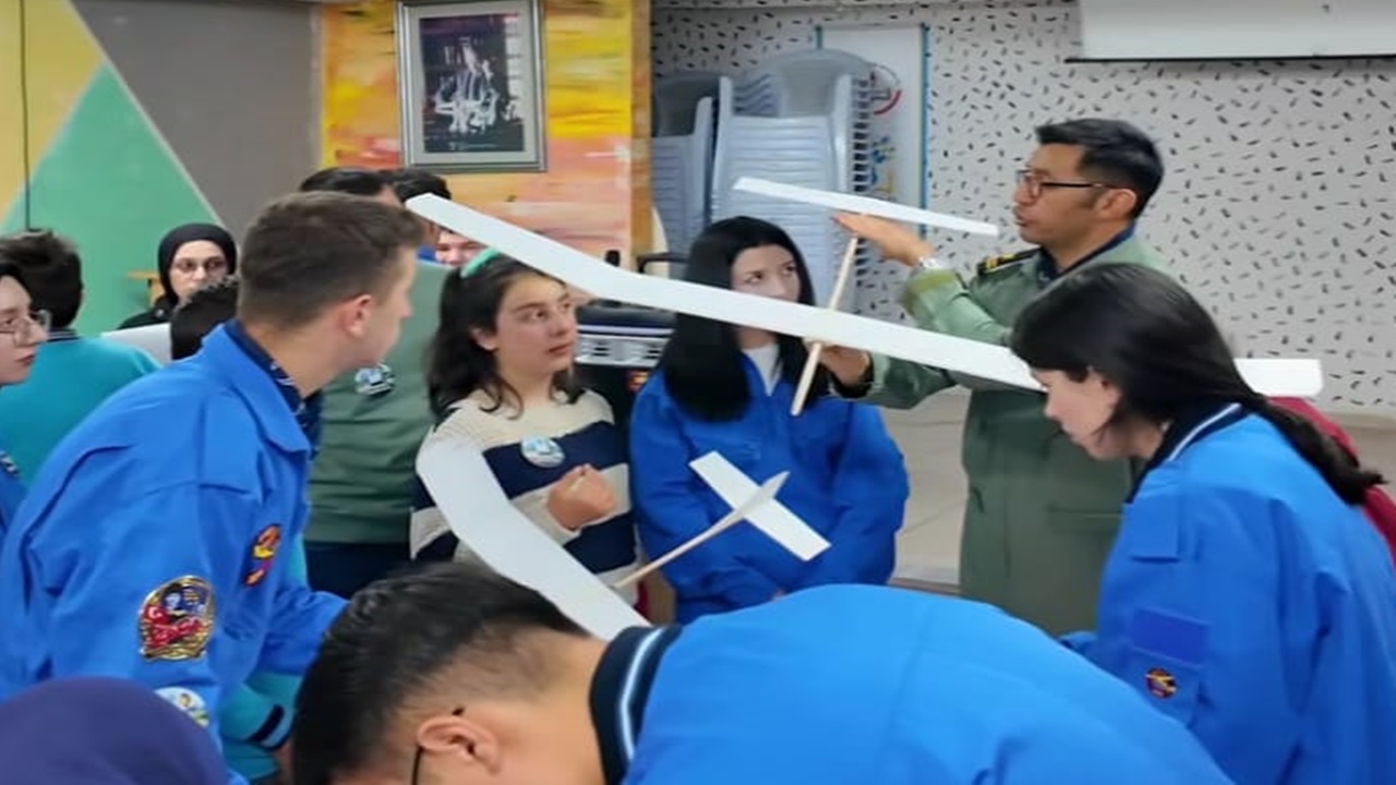 Bayburt’ta lise öğrencilerinden Havacılığa İlk Adım etkinliği