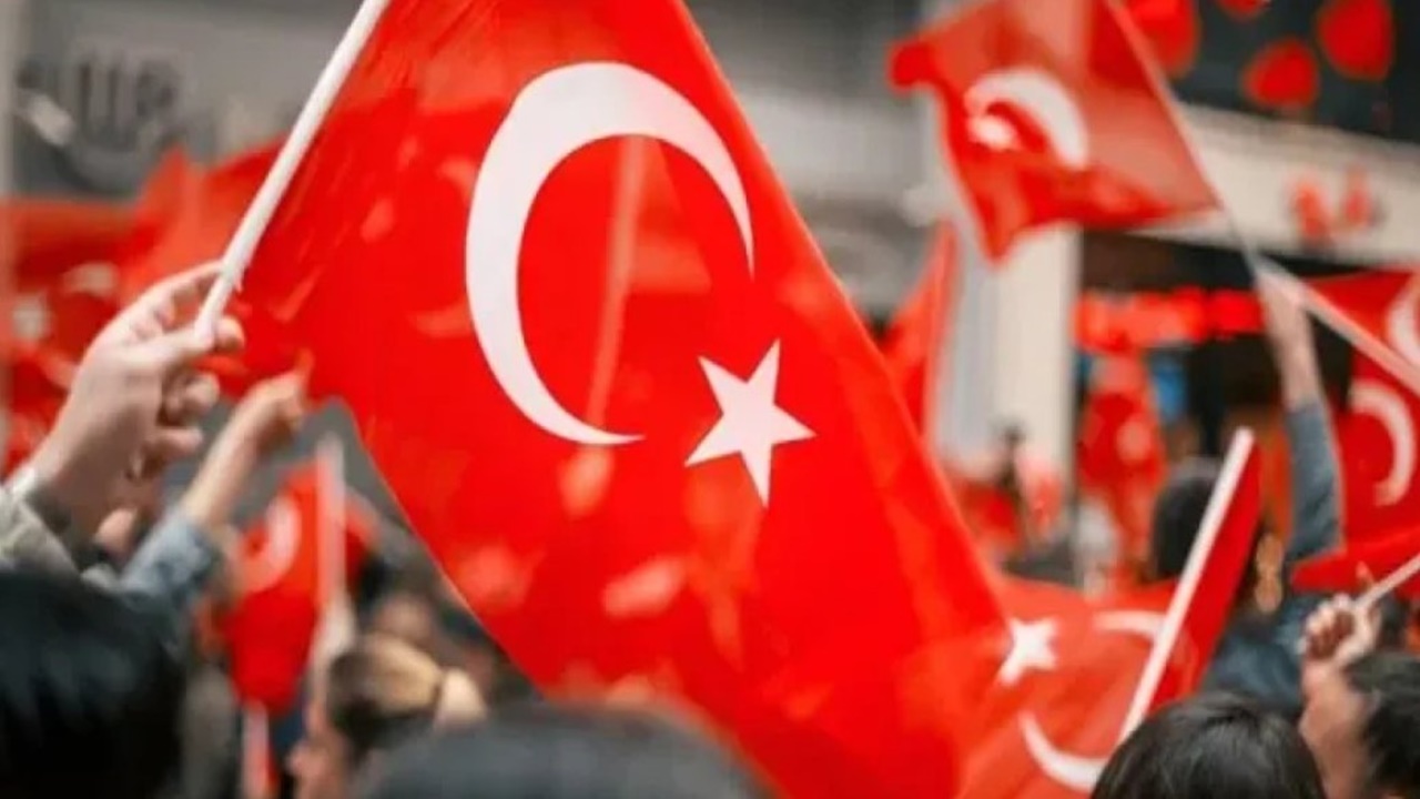 Bayburt Valisi Mustafa Eldivan 19 Mayıs’ı kutladı!