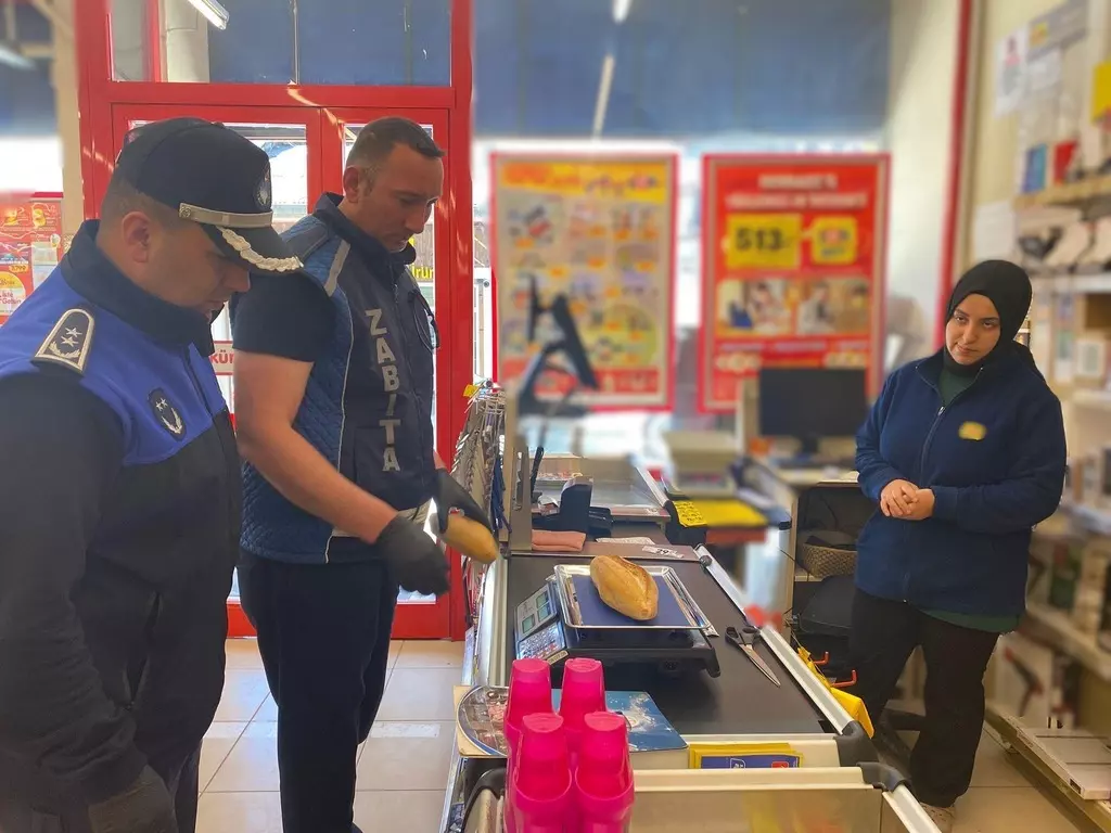 Bayburt’ta fırın ve marketlere sıkı denetim: Gramaj ve hijyen kontrolü