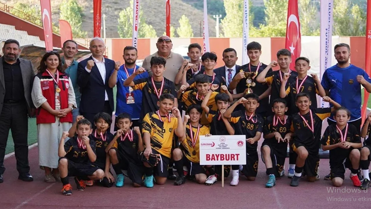 Bayburt Kalegücü Spor, Gümüşhane’de Aile Yılı Futbol Turnuvasını Şampiyon Tamamladı
