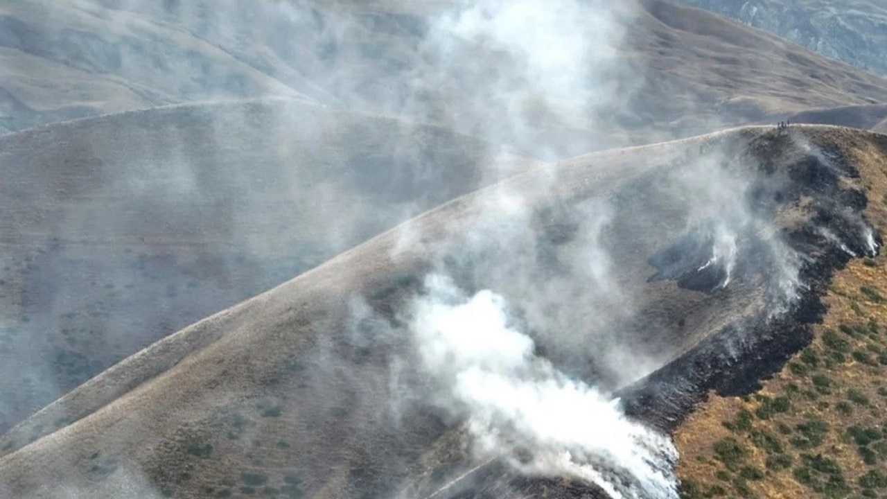 Bayburt’ta Kalecik Köyü’nde Çıkan Örtü Yangını Kontrol Altına Alındı