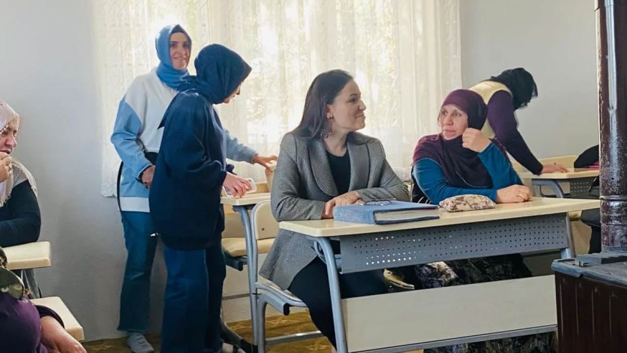 AK Parti Kadın Kolları Bayburt’ta Saha Çalışmalarını Yoğunlaştırdı