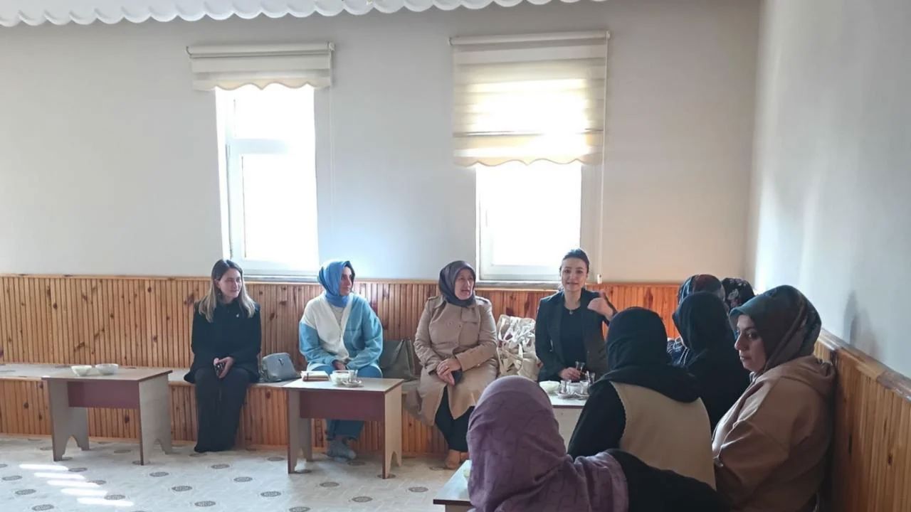 AK Parti Bayburt Kadın Kolları’ndan Erikdibi Köyü’ne Samimi Ziyaret